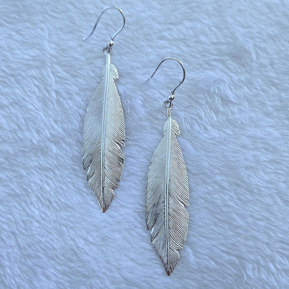 Mia Fiore Textured Silver🤍 Feather🪶 Earrings - Picture 4 of 16